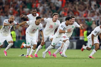 Les joueurs du Maroc célèbrent leur qualification aux tirs au but face aux Pays-Bas à la Coupe du Monde 2026
