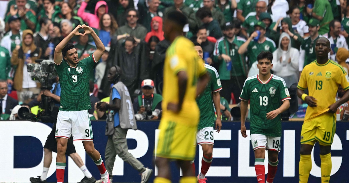 Raul Jimenez celebre son but lors de Mexique - Afrique du Sud au Mondial 2026