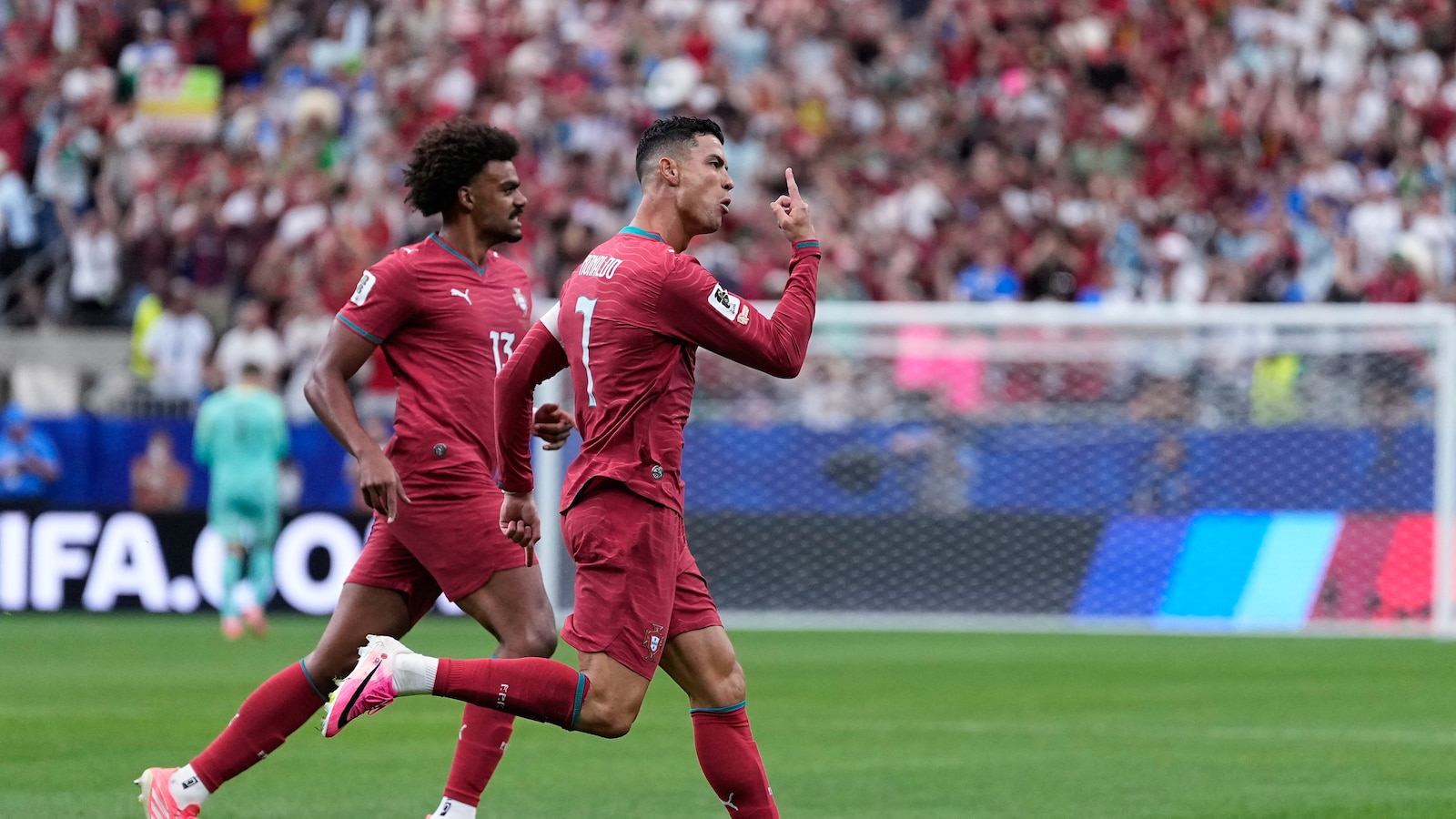 Cristiano Ronaldo célèbre un but du Portugal face à l'Ouzbékistan à la Coupe du monde 2026