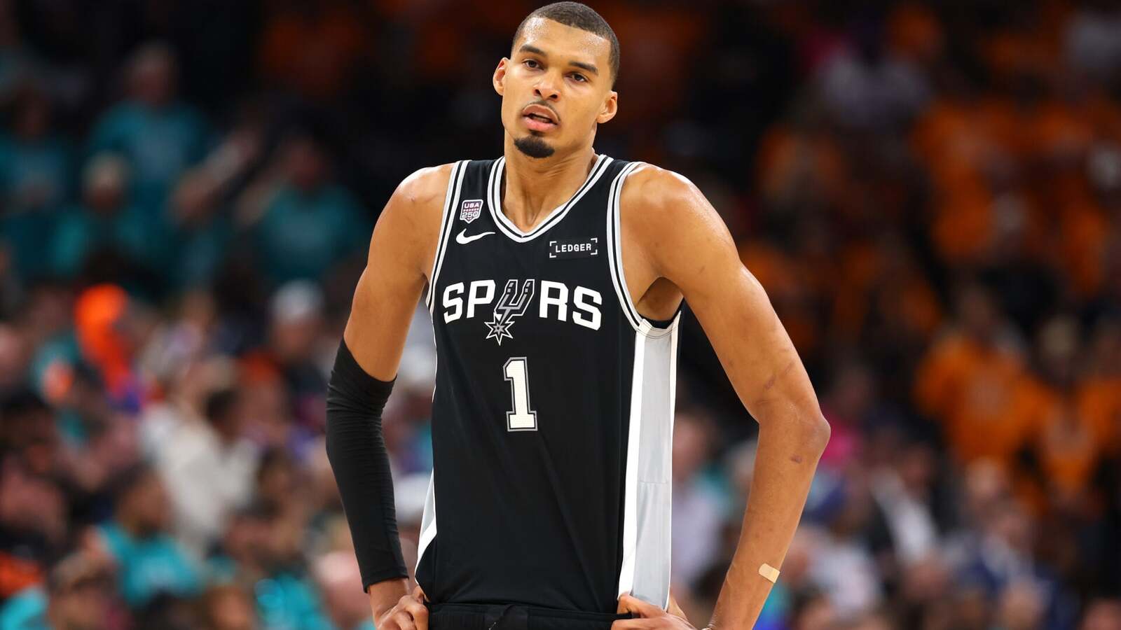 NBA Finals 2026 — Brunson renverse les Spurs en clutch, les Knicks volent le Game 1 (105-95)