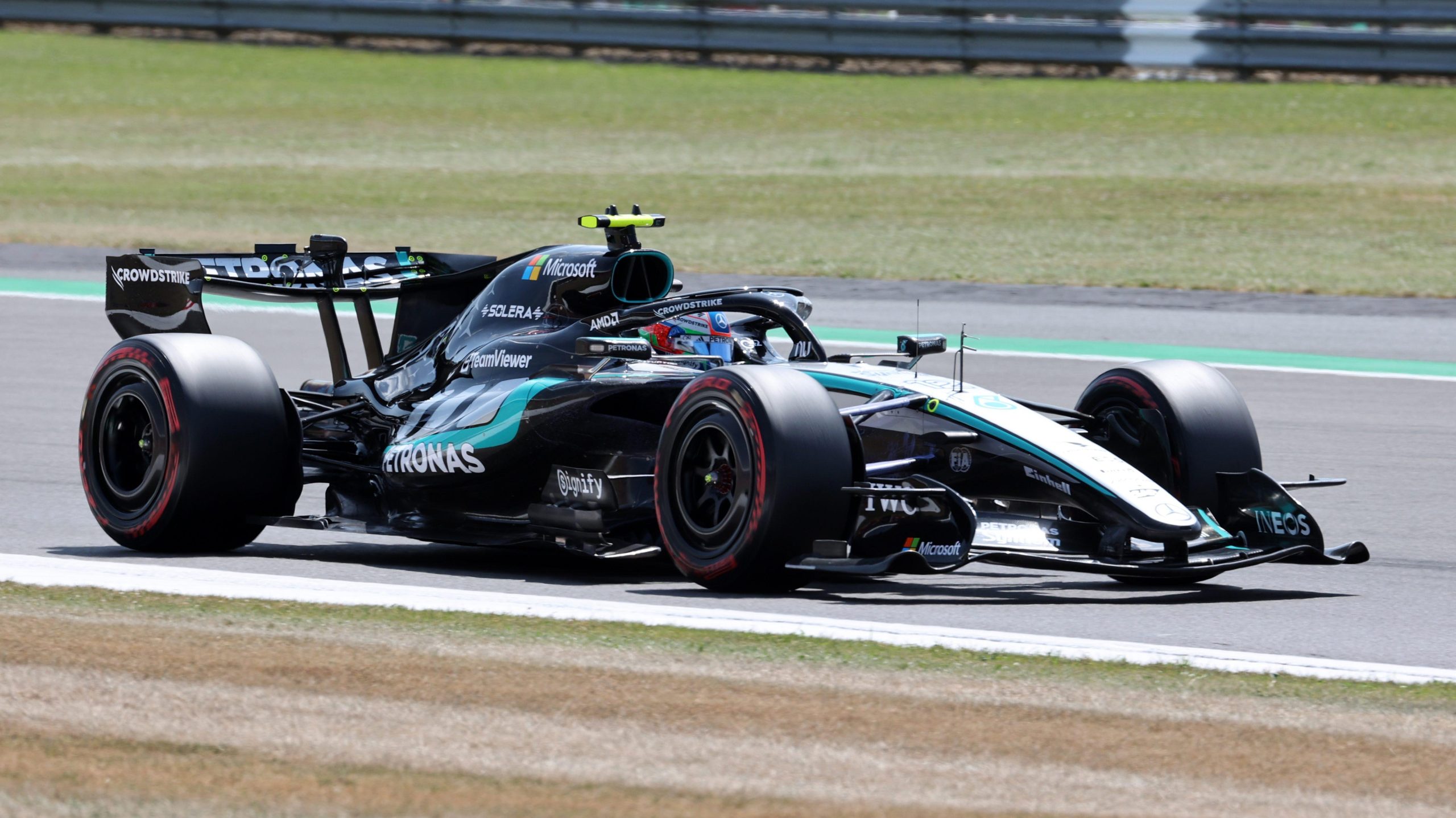 Kimi Antonelli sur la Mercedes lors des qualifications du GP de Grande-Bretagne 2026 à Silverstone