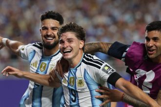Julián Álvarez célèbre son but décisif lors du quart de finale Argentine-Suisse à la Coupe du Monde 2026