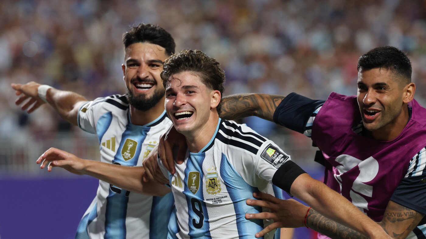 Julián Álvarez célèbre son but décisif lors du quart de finale Argentine-Suisse à la Coupe du Monde 2026