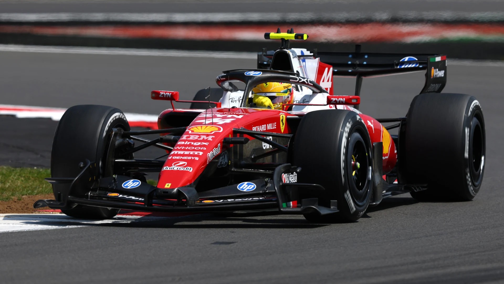 Lewis Hamilton au volant de sa Ferrari lors des essais libres du GP de Grande-Bretagne 2026 à Silverstone