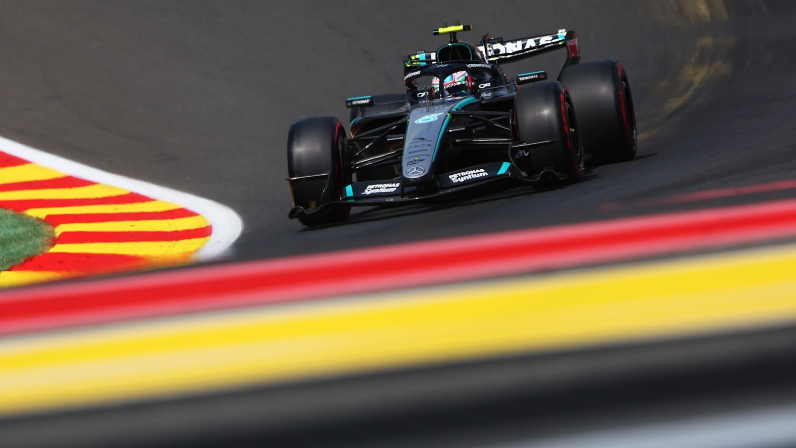 Monoplace Mercedes de Kimi Antonelli en piste à Spa-Francorchamps lors des EL3 du GP de Belgique 2026