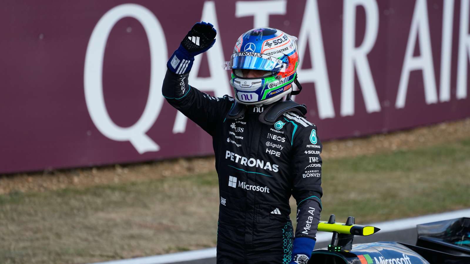Kimi Antonelli celebre sa pole position avant le GP de Grande-Bretagne 2026 a Silverstone