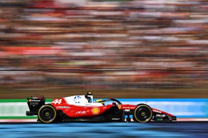 Voiture de Formule 1 Ferrari de Lewis Hamilton en piste au Grand Prix de Hongrie 2026