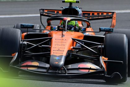 Lando Norris au volant de la McLaren MCL40 lors du GP de Belgique 2026, avant les essais de l'aileron macarena en Hongrie