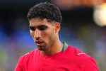 Achraf Hakimi avec le maillot du Maroc avant le quart de finale contre la France
