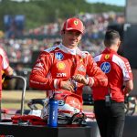 Charles Leclerc souriant sur la grille de Silverstone avant le GP de Grande-Bretagne 2026