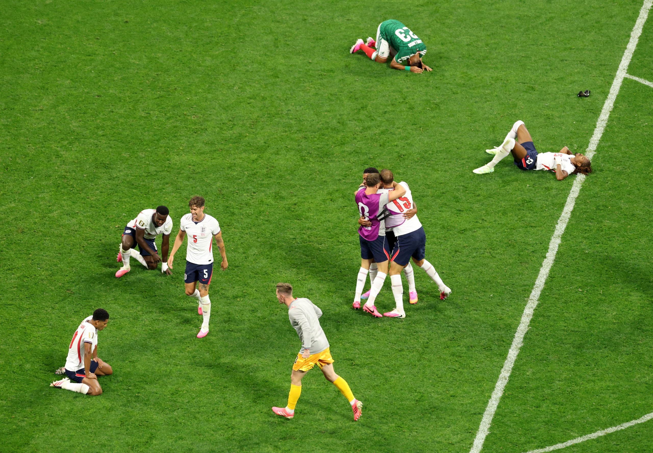 Joueurs anglais et mexicains au coup de sifflet final du 8e de finale Coupe du Monde 2026 à l'Azteca