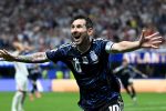 Lionel Messi célèbre avec l'Argentine après la qualification pour la finale de la Coupe du monde 2026 face à l'Angleterre