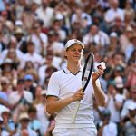 Jannik Sinner célèbre sa qualification en finale de Wimbledon 2026