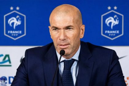 Zinédine Zidane en conférence de presse comme nouveau sélectionneur de l'équipe de France