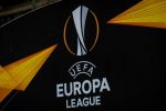 Trophée et ballon officiels de l'UEFA Europa League avant le tirage de la phase de ligue 2026-2027