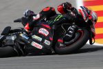 Marco Bezzecchi penché sur son Aprilia lors des qualifications du GP d'Aragon MotoGP 2026