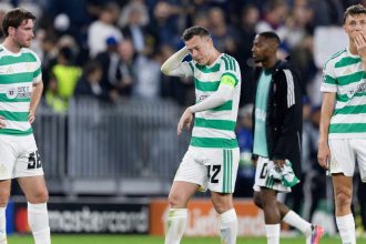 Joueurs du Celtic dépités après l'élimination face au LASK en barrages de Ligue des Champions