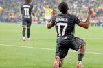Loïs Openda célèbre son but face à Fenerbahçe en barrage aller de Ligue des champions