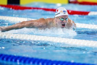 Léon Marchand savoure sa victoire au 200m papillon des Championnats d'Europe 2026 à Saint-Denis