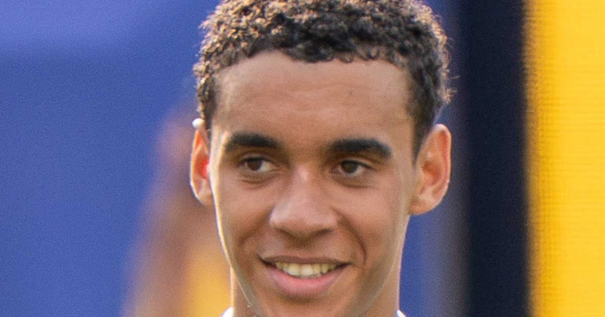 Jamal Musiala sous le maillot de l'Allemagne, joueur du Bayern Munich touché par des crises d'absence