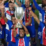 PSG soulève le trophée de la Supercoupe d'Europe 2026 après sa victoire face à Aston Villa