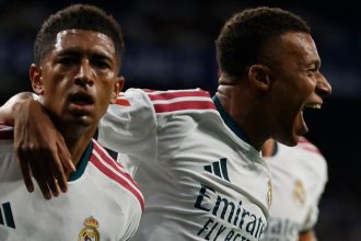 Bellingham et Mbappé célèbrent un but lors de Real Madrid 4-0 Málaga en Liga