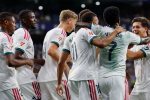 Joueurs du Real Madrid celebrant un but face a la Real Sociedad au Bernabeu