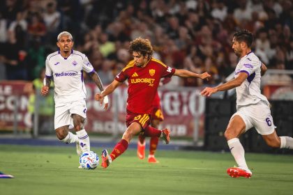 Duel entre un joueur de l'AS Roma et Dodo de la Fiorentina lors du match de la journee 1 de Serie A 2026-2027 a l'Olimpico