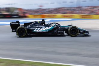 Monoplace Mercedes de George Russell en piste à Zandvoort avant la Sprint 2026