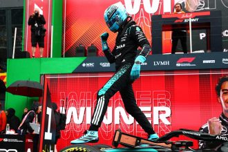 George Russell (Mercedes) célèbre sa victoire dans la Sprint Race du GP des Pays-Bas 2026 à Zandvoort
