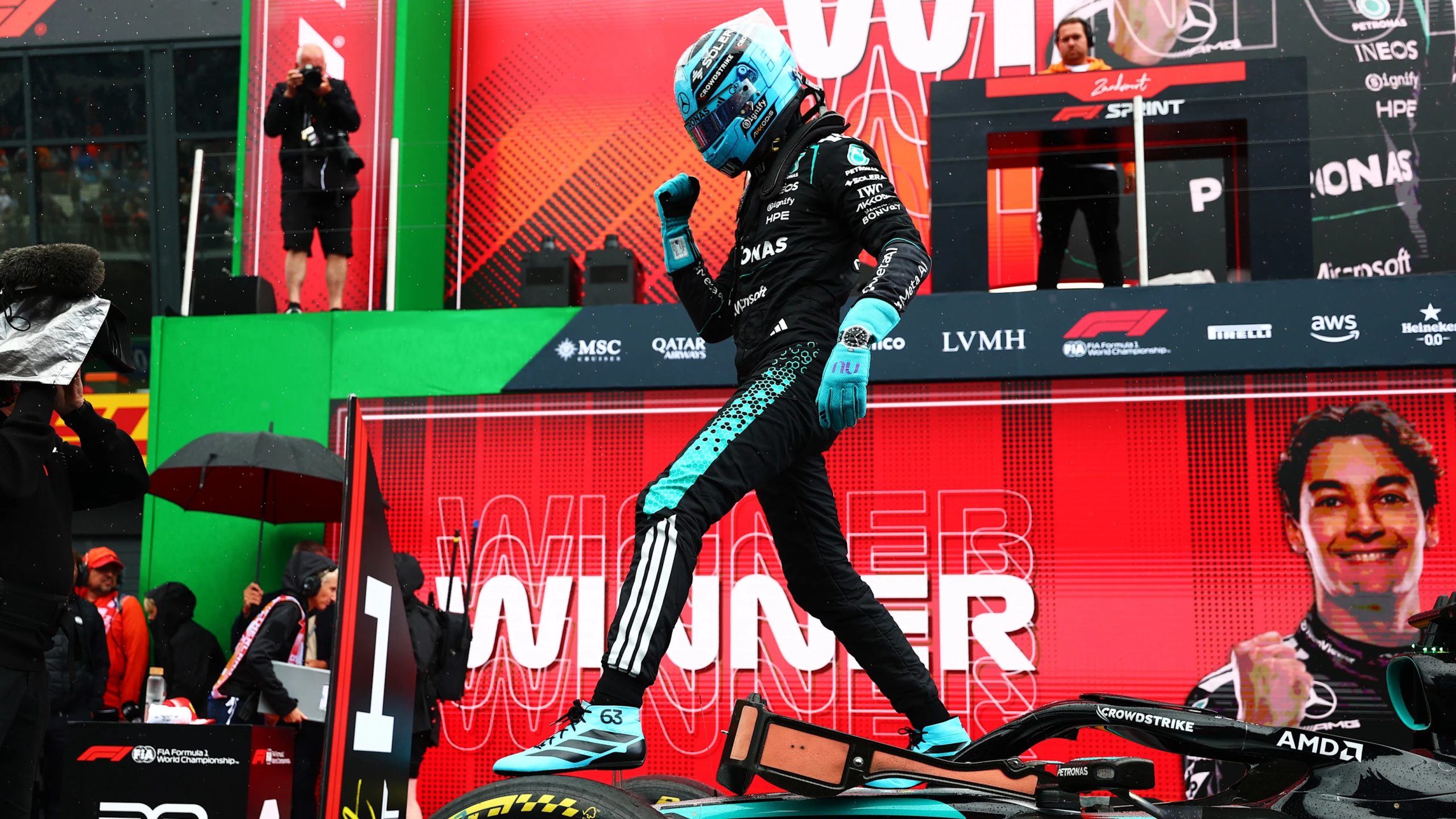 George Russell (Mercedes) célèbre sa victoire dans la Sprint Race du GP des Pays-Bas 2026 à Zandvoort