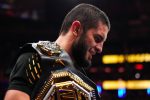 Islam Makhachev porte la ceinture UFC des poids welters avant l'UFC 330 face à Ian Machado Garry