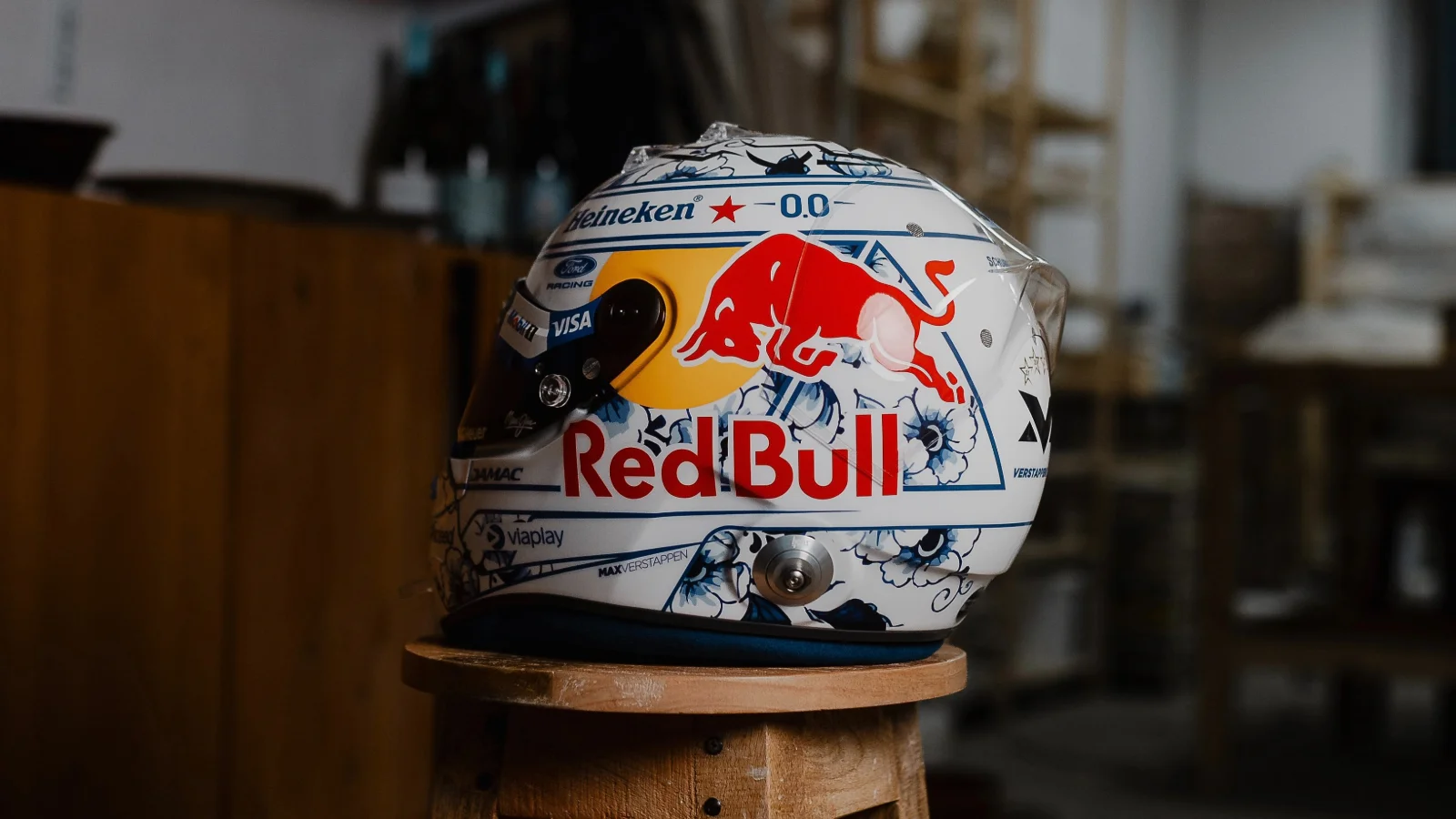 Casque hommage de Max Verstappen inspiré de la faïence de Delft pour le Grand Prix des Pays-Bas 2026 à Zandvoort