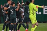 Vinícius Júnior célèbre avec le Real Madrid après la victoire face au Ferencváros