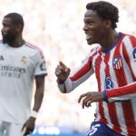 Un joueur de l'Atlético de Madrid célèbre son but face au Real Madrid lors du derby de LaLiga