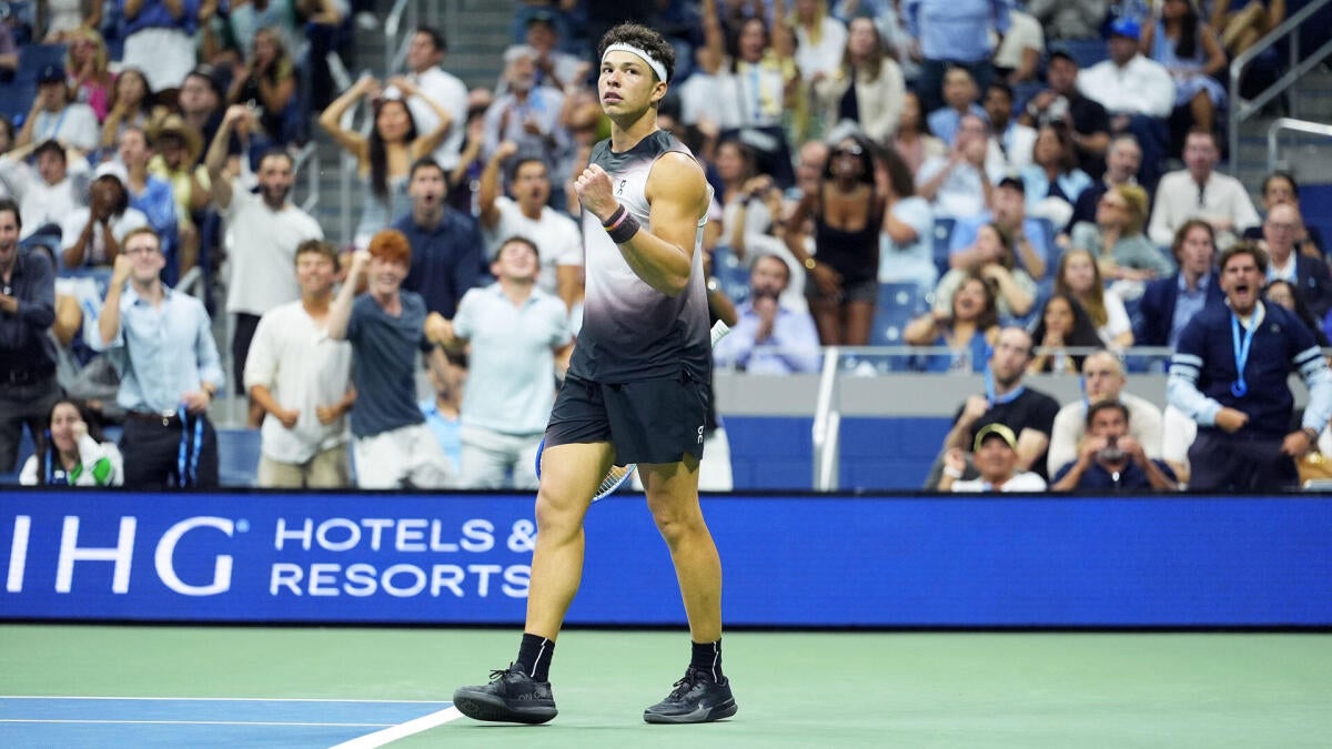 Ben Shelton célèbre sa victoire sur Carlos Alcaraz en quart de finale de l'US Open 2026