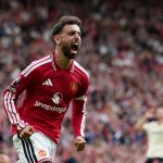 Bruno Fernandes célèbre son triplé avec Manchester United face à Ipswich Town