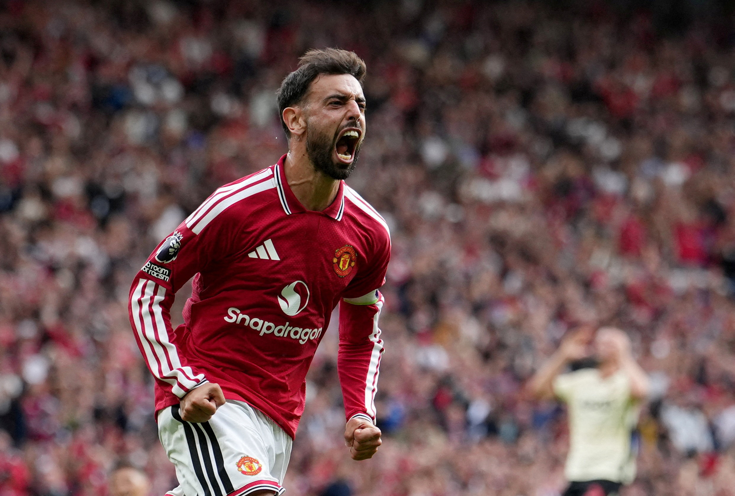 Bruno Fernandes célèbre son triplé avec Manchester United face à Ipswich Town