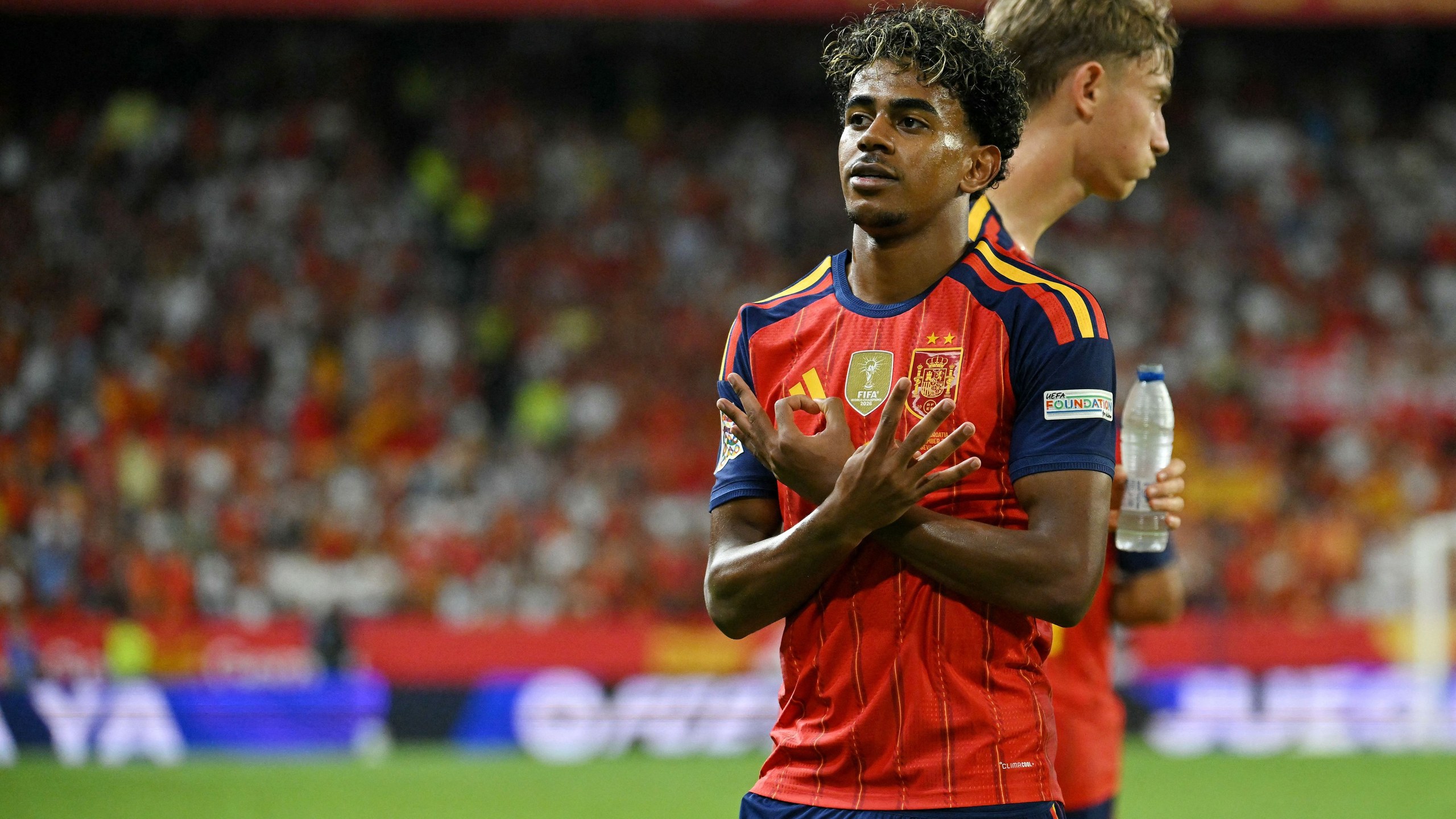 Lamine Yamal célèbre un but avec l'Espagne lors du match de Ligue des nations contre la Croatie
