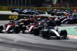 Voitures de F1 au départ d’un Grand Prix, illustrant le calendrier de la saison 2027