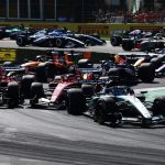 Voitures de F1 au départ d’un Grand Prix, illustrant le calendrier de la saison 2027