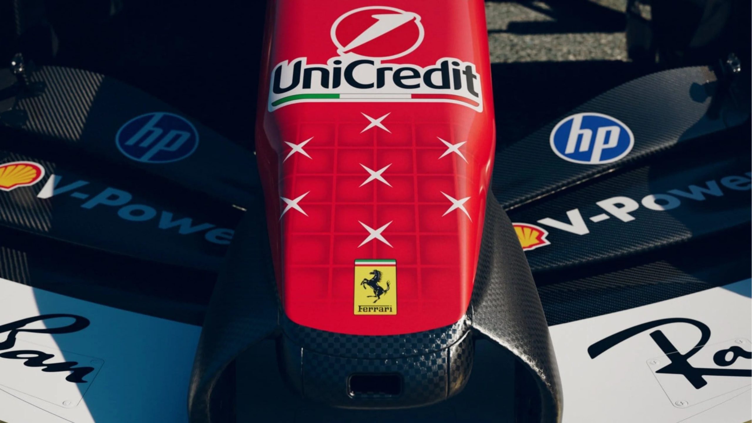 Nez de la Ferrari SF-26 avec les sept étoiles blanches en hommage à Michael Schumacher à Monza