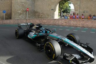 George Russell (Mercedes W17) à Bakou lors des essais libres du GP d'Azerbaïdjan 2026