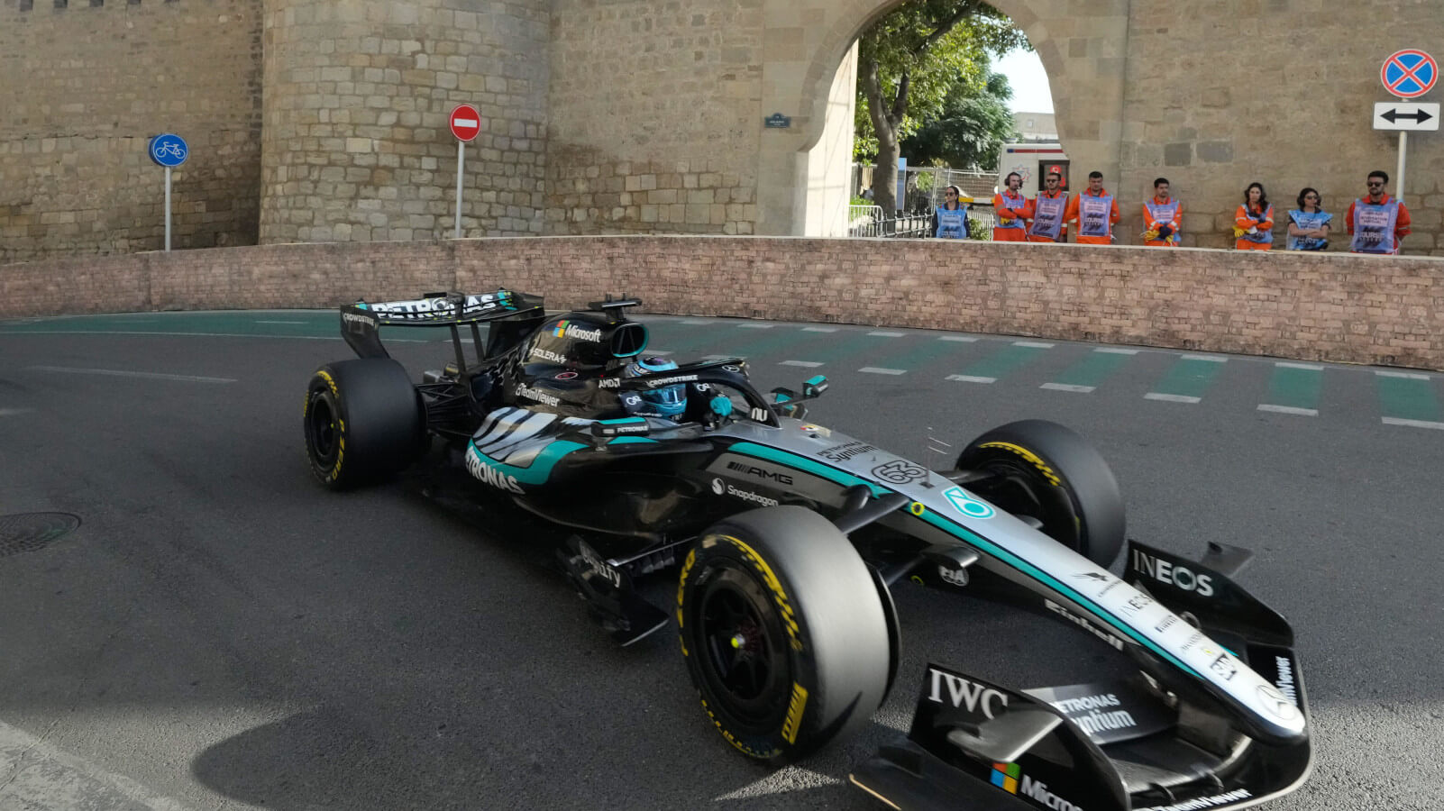 George Russell (Mercedes W17) à Bakou lors des essais libres du GP d'Azerbaïdjan 2026
