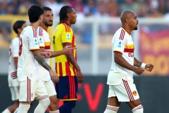 Donyell Malen et les joueurs de l'AS Roma célèbrent lors de la victoire 0-4 à Lecce, journée 2 de Serie A 2026-2027