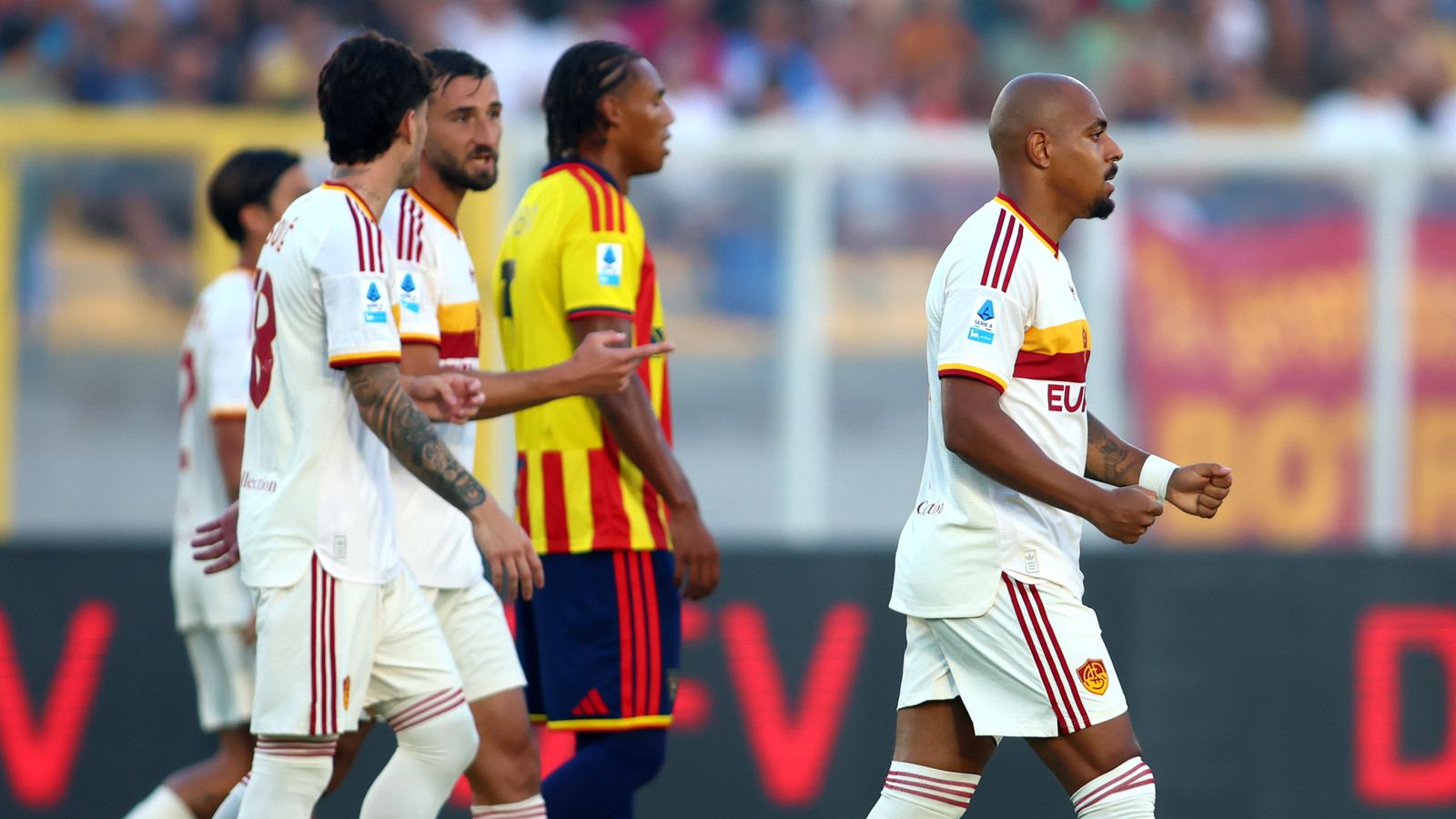 Donyell Malen et les joueurs de l'AS Roma célèbrent lors de la victoire 0-4 à Lecce, journée 2 de Serie A 2026-2027