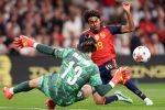 Lamine Yamal devant le gardien anglais lors d'Angleterre-Espagne en Ligue des nations, le 26 septembre 2026