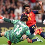 Lamine Yamal devant le gardien anglais lors d'Angleterre-Espagne en Ligue des nations, le 26 septembre 2026