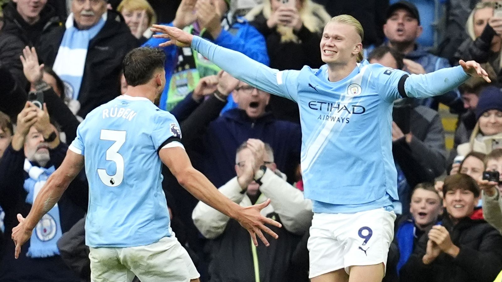 Erling Haaland célèbre son but face à Manchester United lors de la 4e journée de Premier League