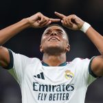 Kylian Mbappé célèbre un but du Real Madrid face au Rayo Vallecano au Bernabéu
